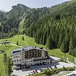Valara Alpine Art