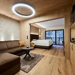 Valara Alpine Art 4* トゥクス