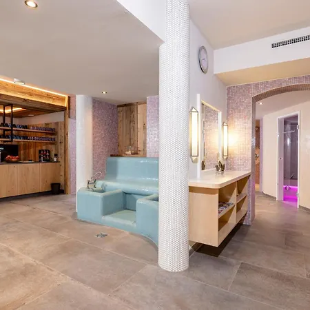 Valara Alpine Art Hotel 4*