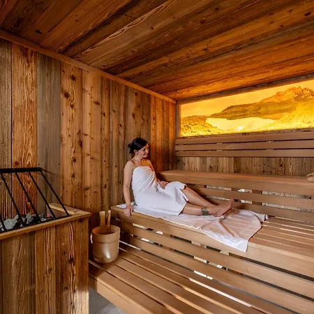 Hotel Valara Alpine Art 4*