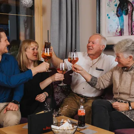 Valara Alpine Art 4* Tux