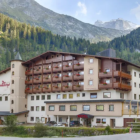 Valara Alpine Art Hotel