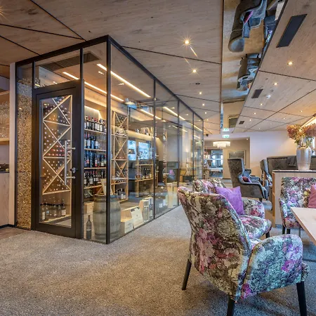 Valara Alpine Art 4*