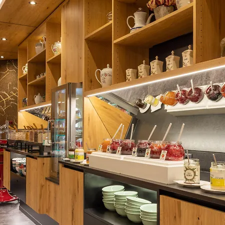 Hotel Valara Alpine Art 4*