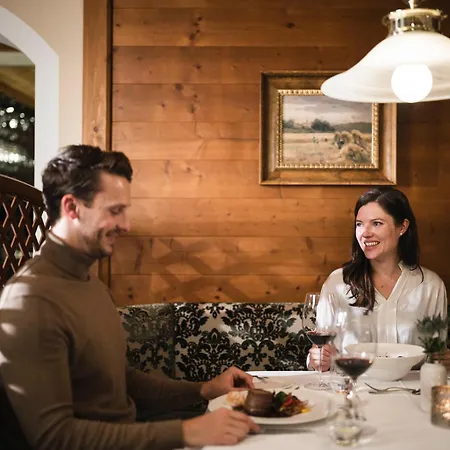 Valara Alpine Art 4* トゥクス