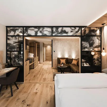 Valara Alpine Art