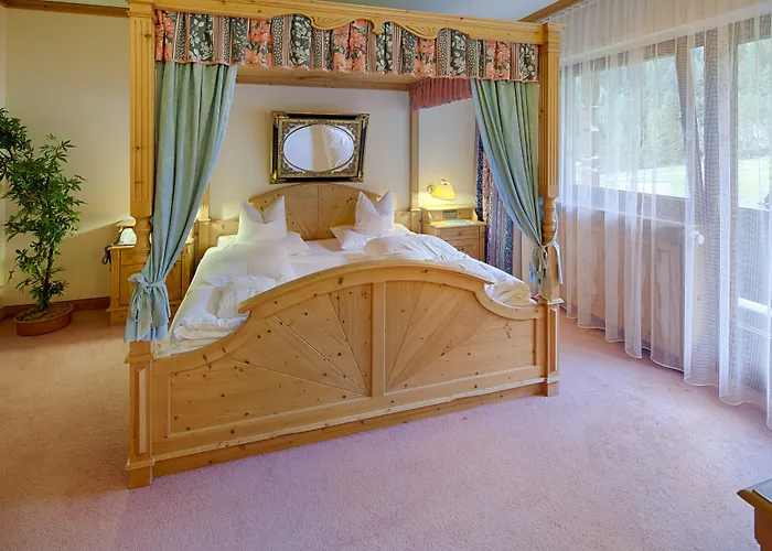 Valara Alpine Art 4* Tux