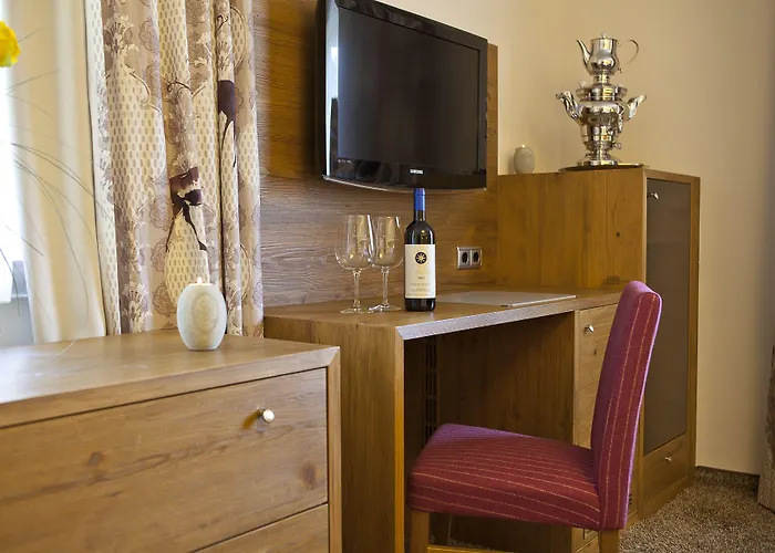 Valara Alpine Art Tux