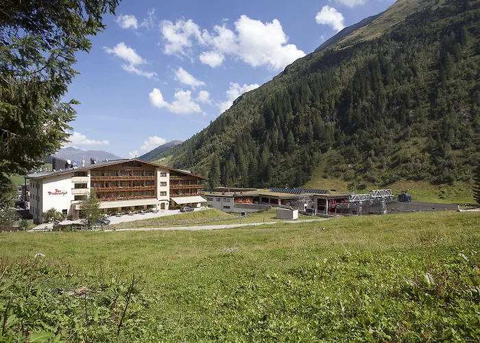 Hotel Valara Alpine Art Tux