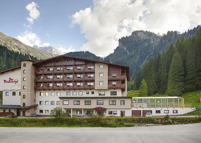 Valara Alpine Art 4* トゥクス