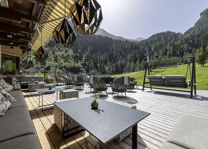 Hotel Valara Alpine Art Tux