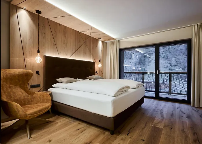 Hotel Valara Alpine Art 4*