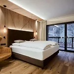 Hotel Valara Alpine Art 4*