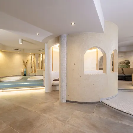 Valara Alpine Art מלון