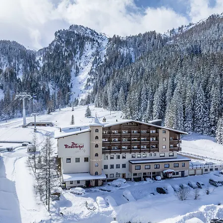 מלון Valara Alpine Art 4*