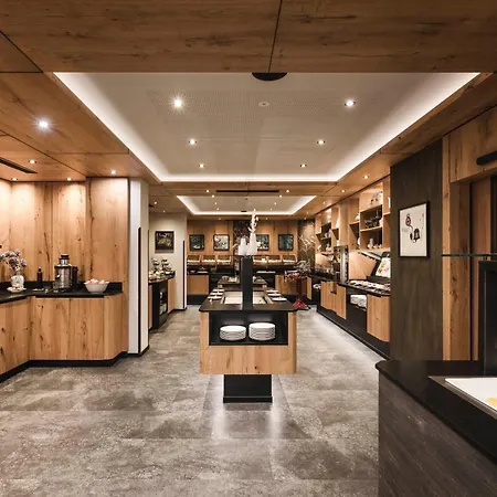 Valara Alpine Art 4* טוקס