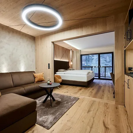 Valara Alpine Art 4* טוקס