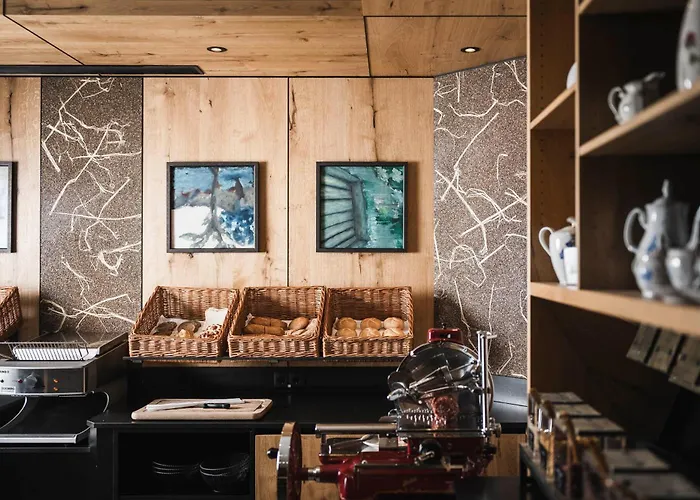 Hotel Valara Alpine Art 4*